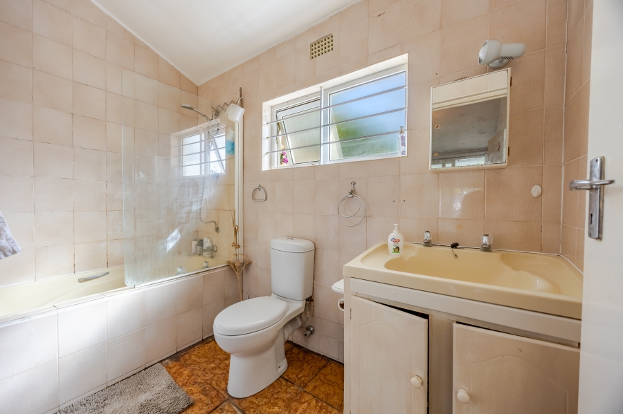 3 Bedroom Property for Sale in Lakeside Western Cape